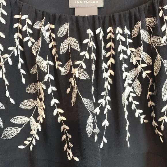 Ann Taylor 100% Silk Chiffon Embroidered 3/4 Sleeve Blouse Black Size 2 - Picture 2 of 10